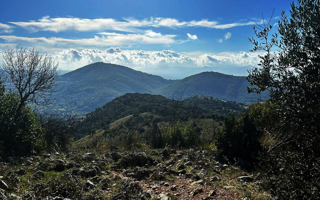 LA VIA DEI LUPI, TRA ANTICHE LEGGENDE E PANORAMI MOZZAFIATO